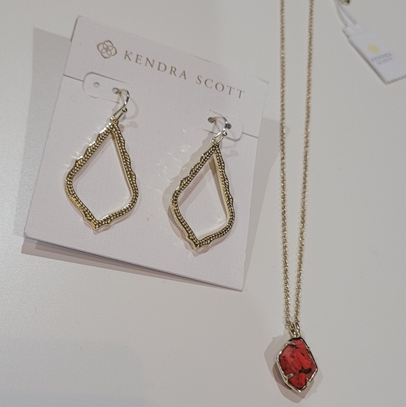 Kendra Scott Bundle Set Necklace , Earrings ,Bracelet 14k Gold Plated over brass - Picture 4 of 10